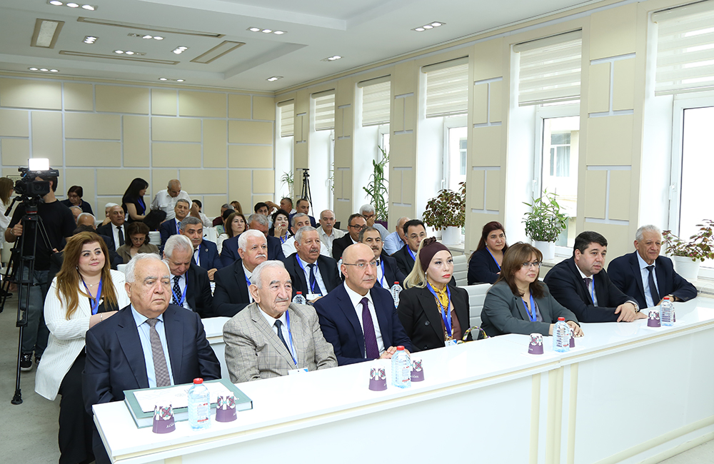 Land and water resources of East Zangezur and Karabakh discussed. Scientific and practical conference held at the Institute of Soil Science and Agrochemistry.