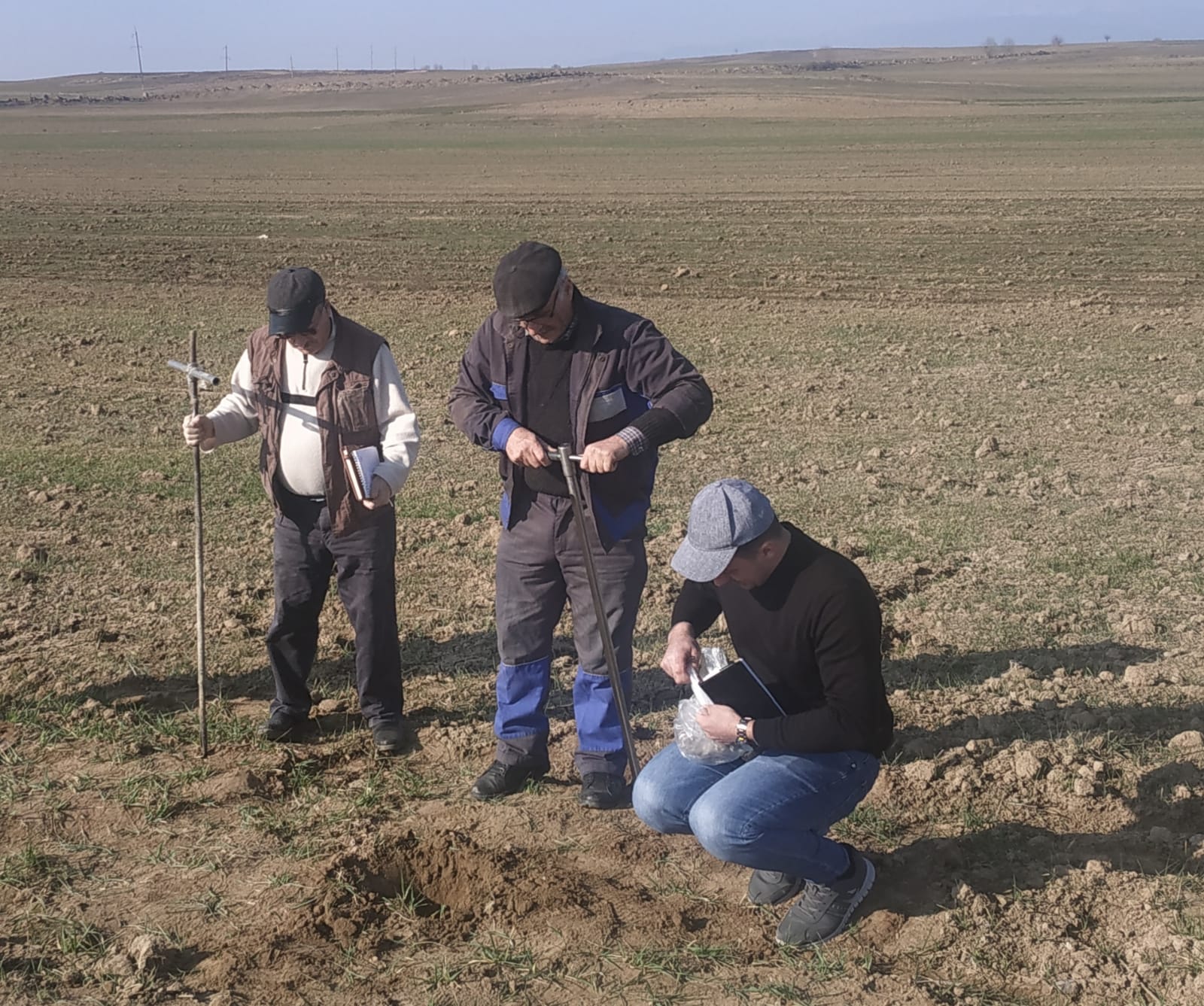Сотрудники Института почвоведения и агрохимии Министерство науки и образования Азербайджанской Республики  посетили Физулинский район с целью реализации проекта, реализуемого в рамках программы «Великое возвращение в Карабах».