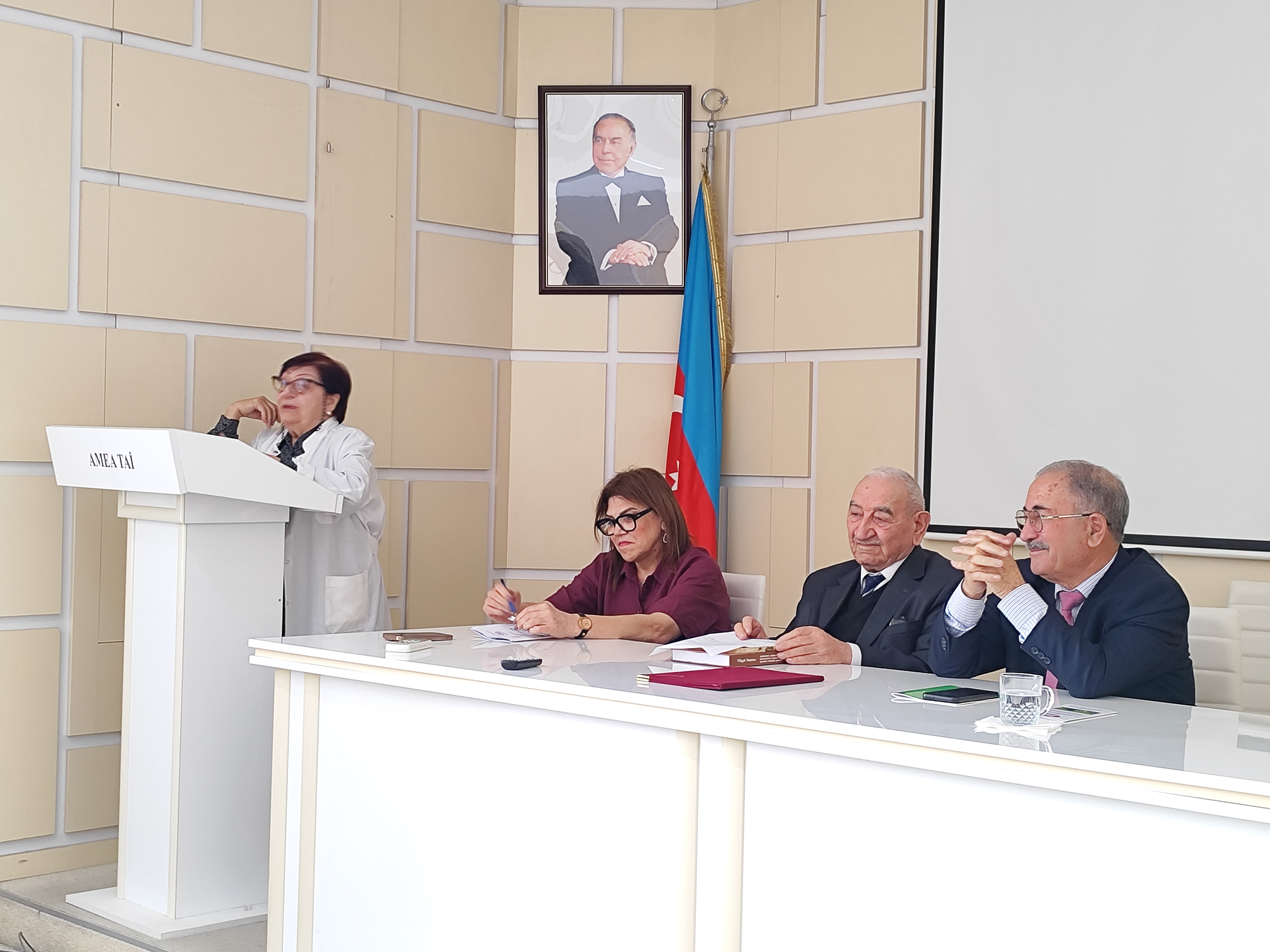 Состоялось мероприятие, посвященное 65-летию плодотворной научной деятельности профессора, почвоведа Вилаята Гасанова