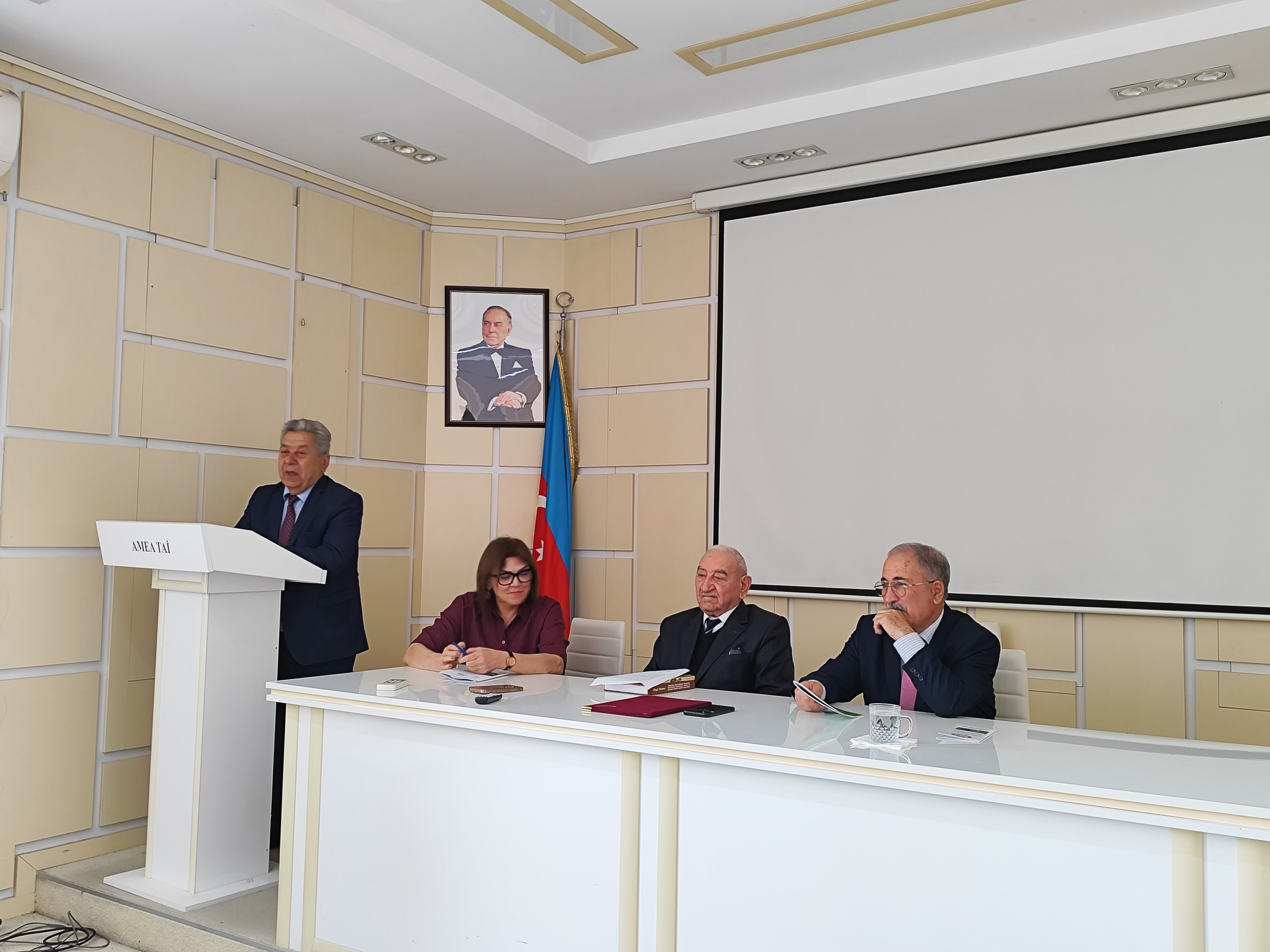 Состоялось мероприятие, посвященное 65-летию плодотворной научной деятельности профессора, почвоведа Вилаята Гасанова