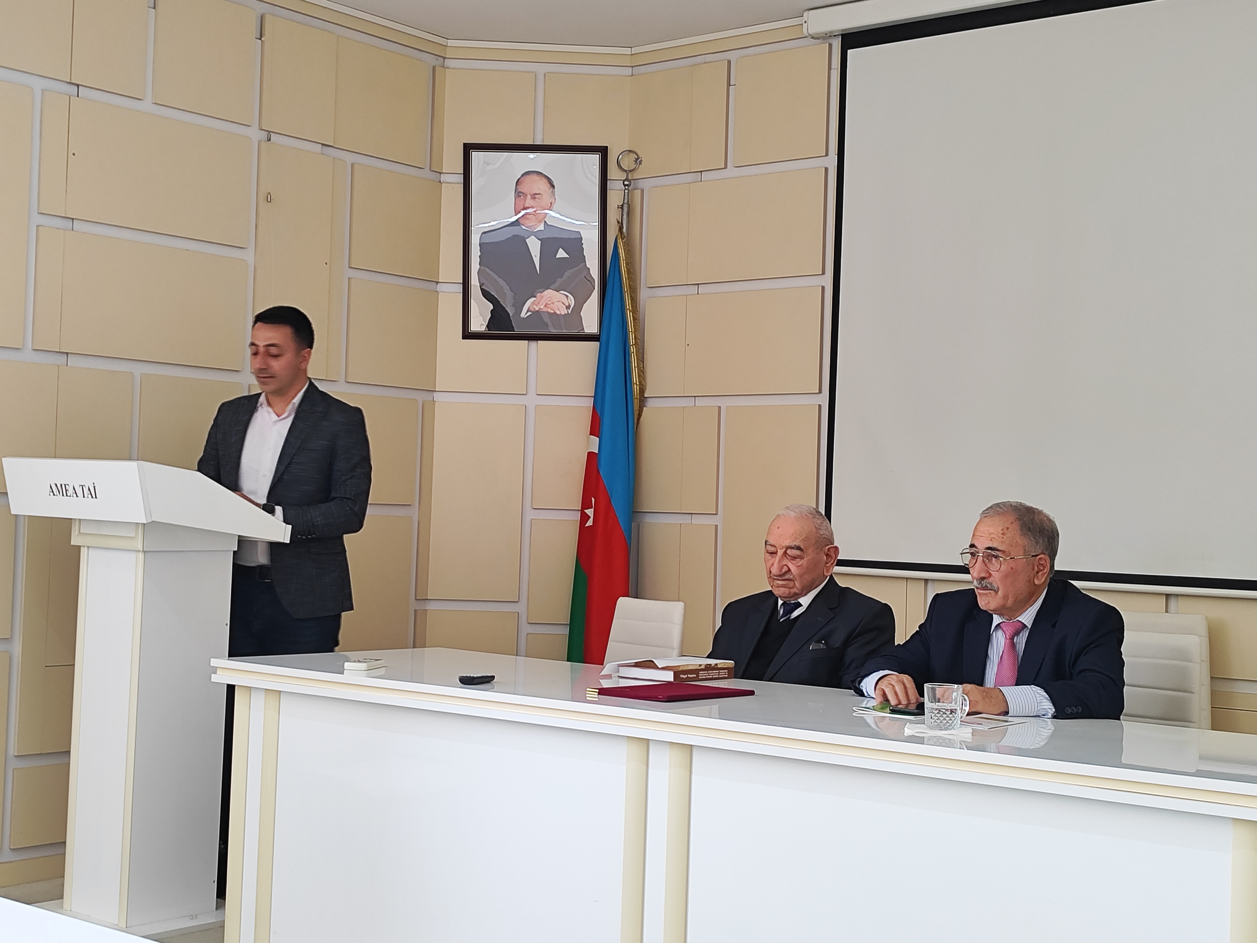 Состоялось мероприятие, посвященное 65-летию плодотворной научной деятельности профессора, почвоведа Вилаята Гасанова