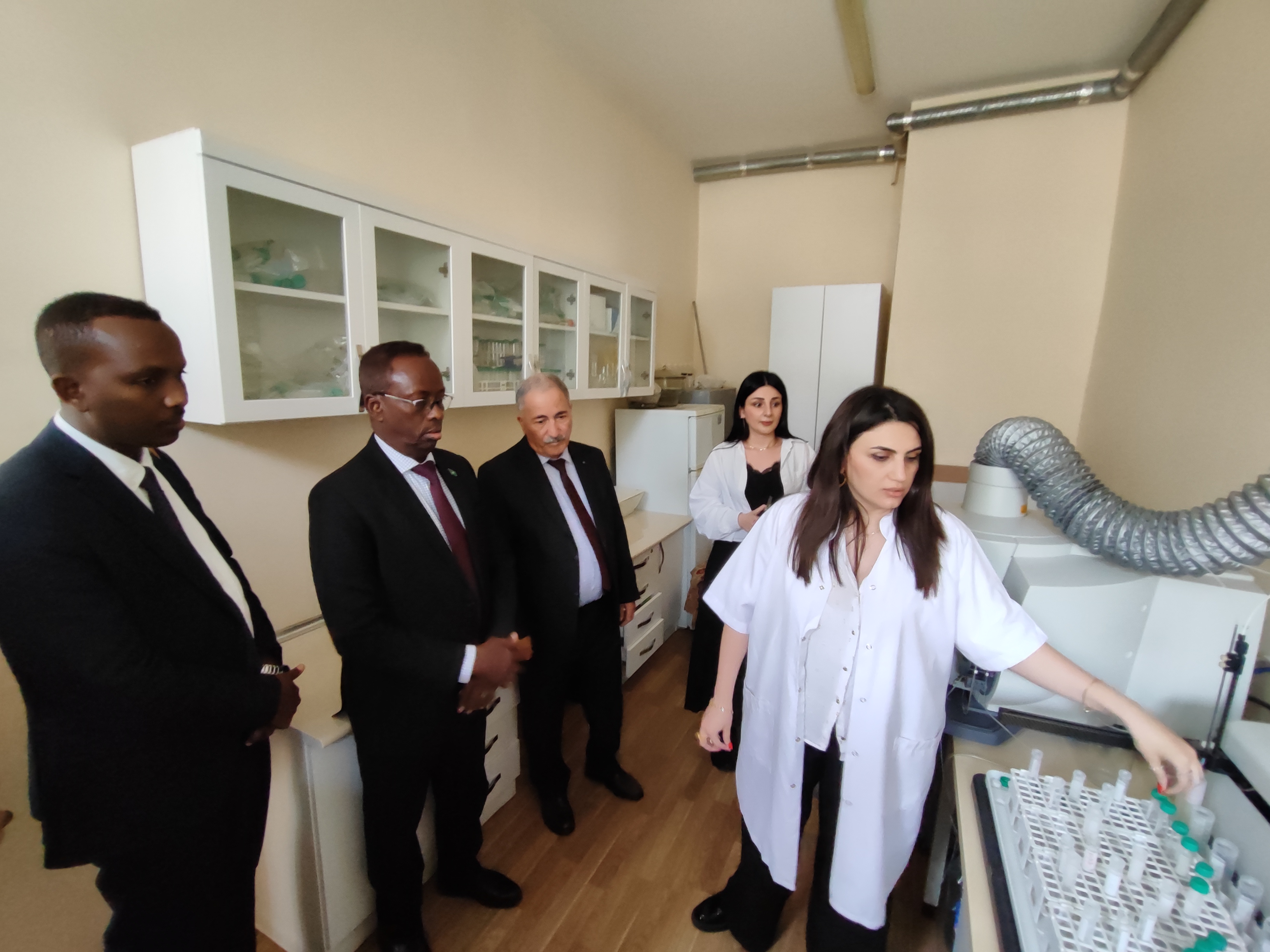 Somali Kənd Təsərrüfatı Tənzimləmə və Yoxlama Xidmətinin nümayəndələri ilə  Torpaqşünaslıq və Aqrokimya İnstitutunda görüş keçirilib