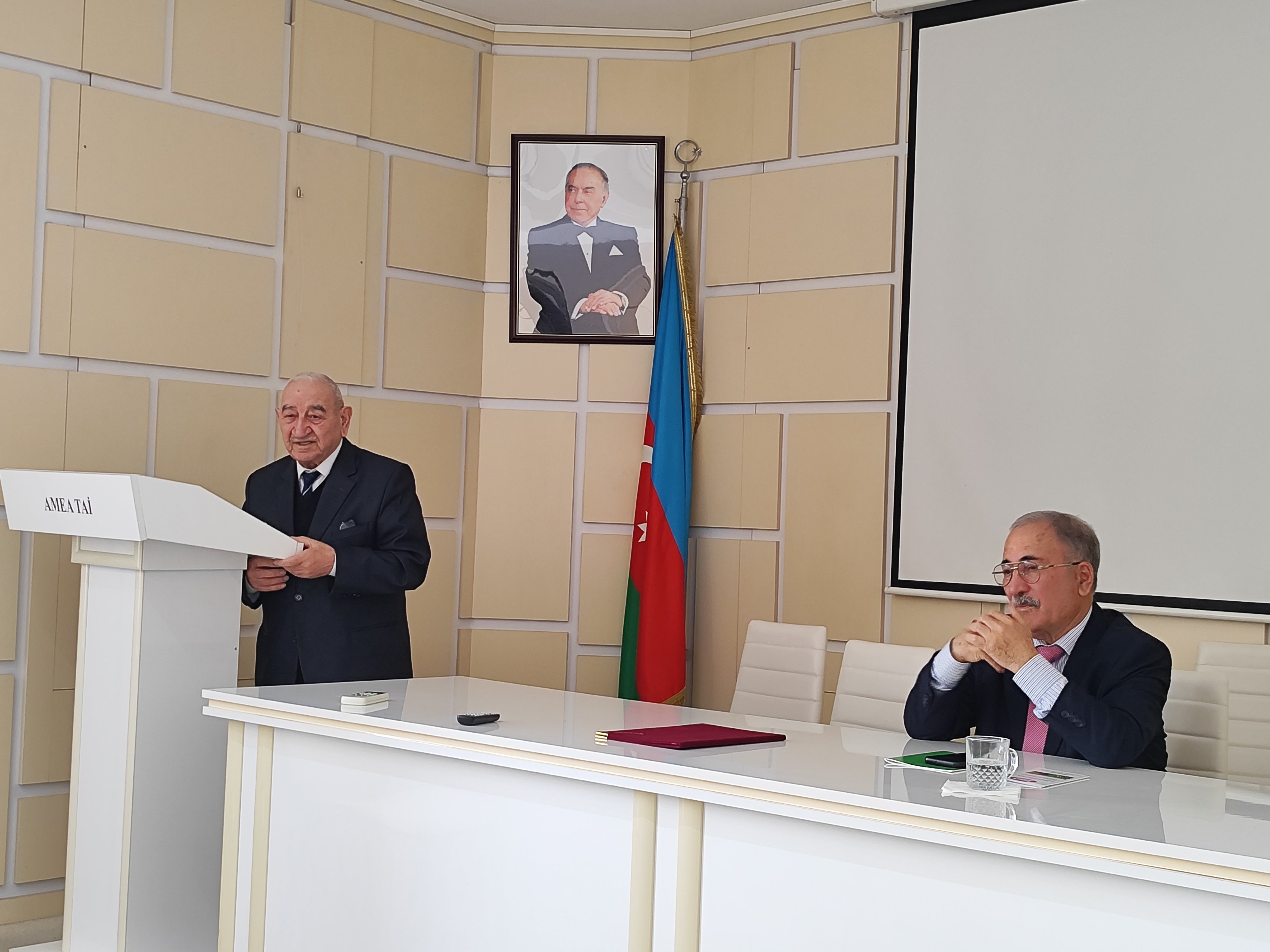 Состоялось мероприятие, посвященное 65-летию плодотворной научной деятельности профессора, почвоведа Вилаята Гасанова