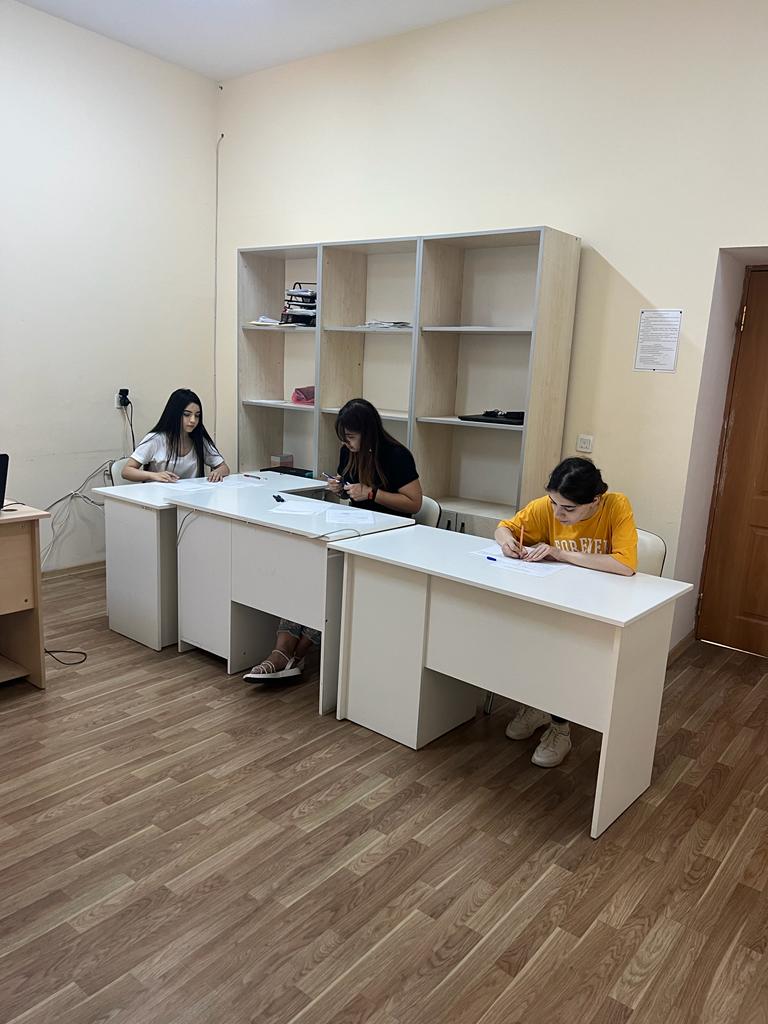 В Институте почвоведения и агрохимии Министерство науки и образования Азербайджанской Республики продолжается летняя экзаменационная сессия магистирантов