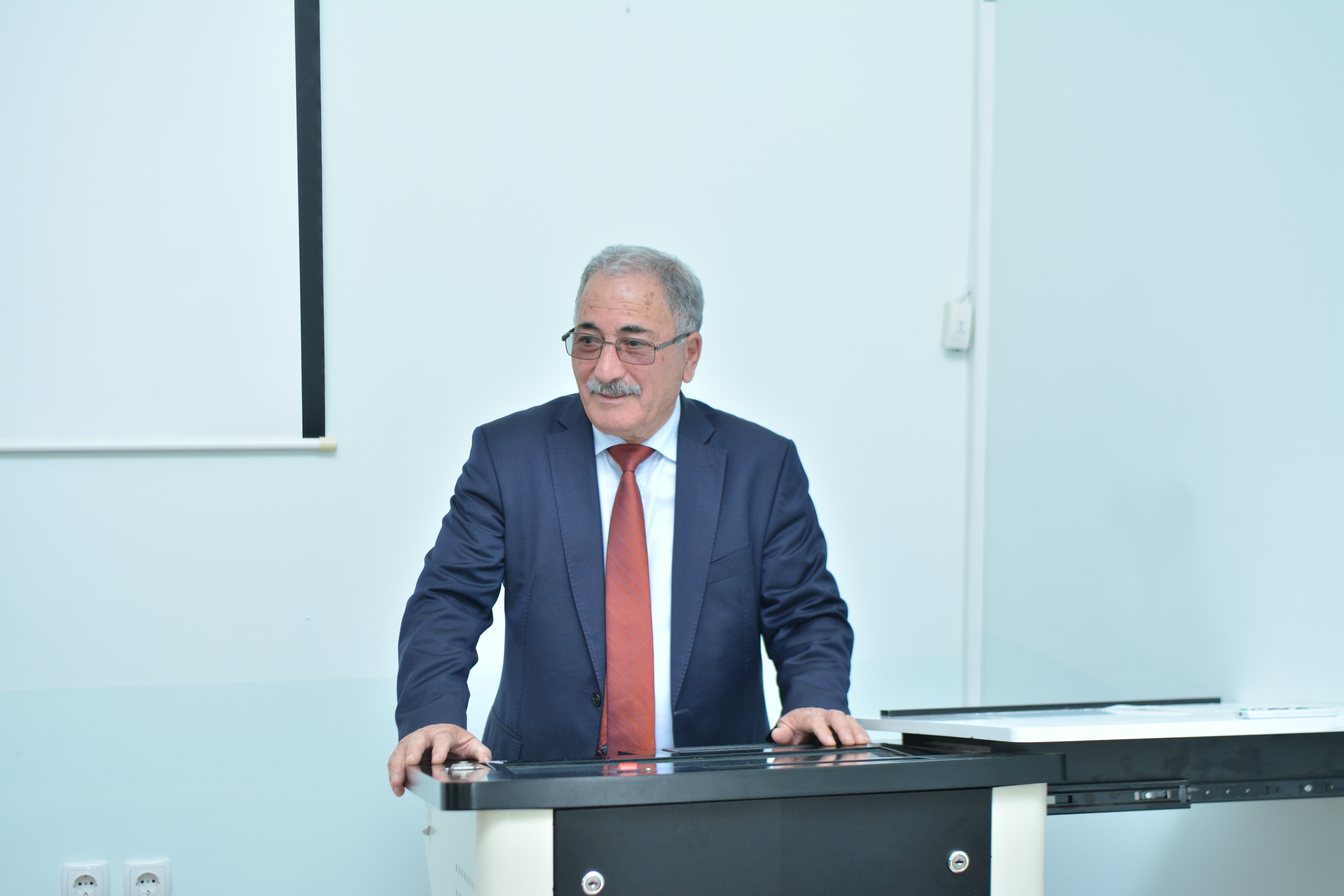 Torpaqşünaslıq və Aqrokimya İnstitutunun baş direktoru AMEA-nın müxbir üzvü, prof. Ə.G.Quliyev Naxçıvan Muxtar Respublikasında  keçirilən elmi-praktik konfransda iştirak edib