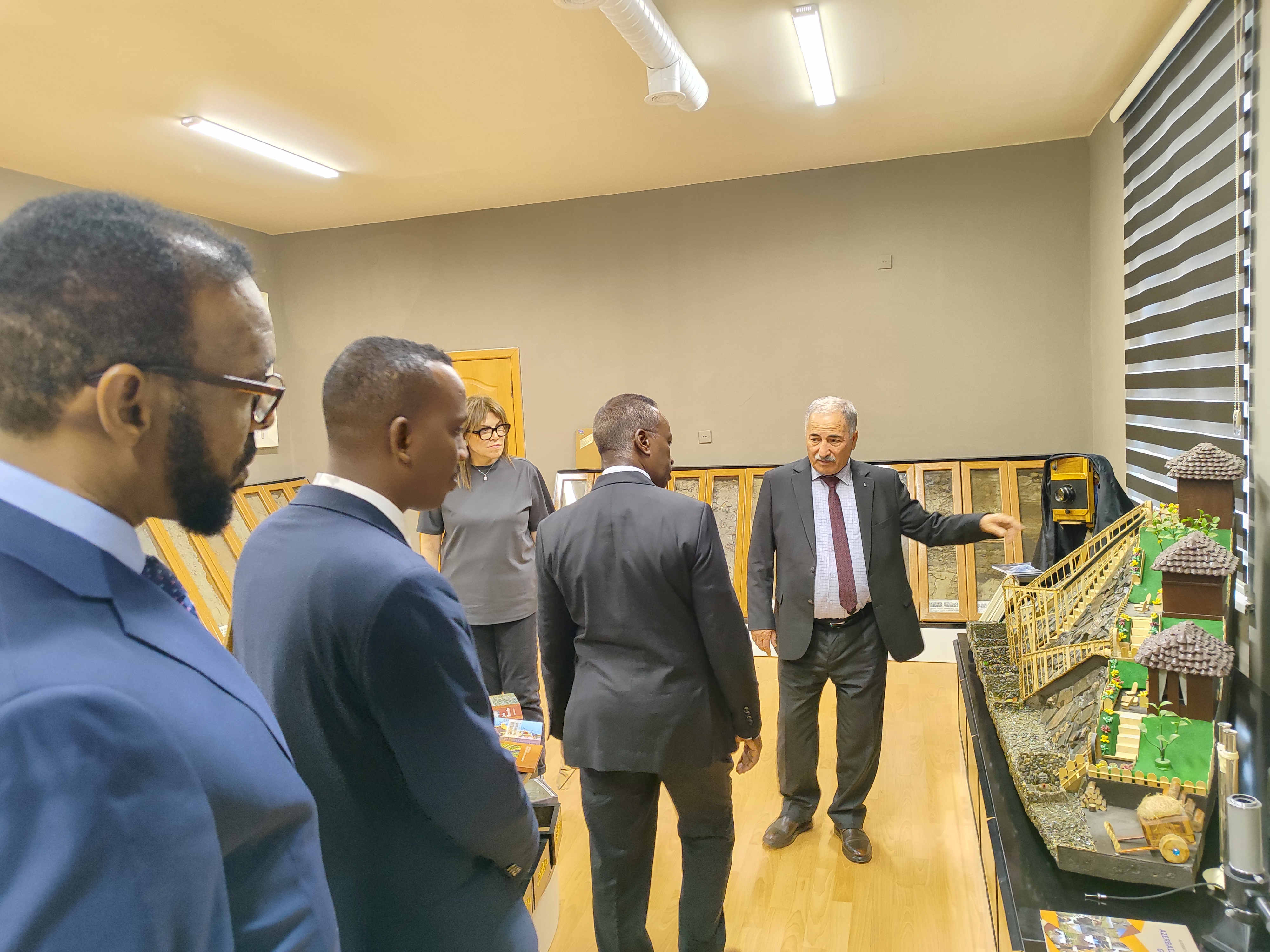 Somali Kənd Təsərrüfatı Tənzimləmə və Yoxlama Xidmətinin nümayəndələri ilə  Torpaqşünaslıq və Aqrokimya İnstitutunda görüş keçirilib