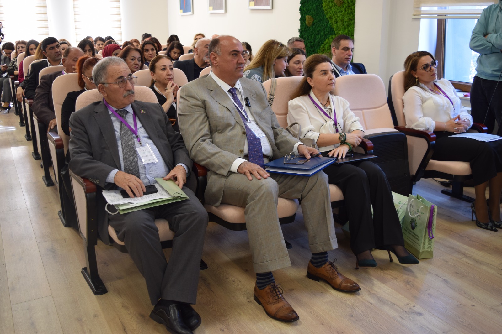 AR ETN Torpaqşünaslıq və Aqrokimya İnstitutunun baş direktoru COP29 və “Yaşıl dünya naminə həmrəylik ili”nə həsr olunmuş “Bioloji müxtəlifliyin mühafizəsi: botanika, ekologiya və yaşıl şəhərlər” adlı forumda  iştirak edib