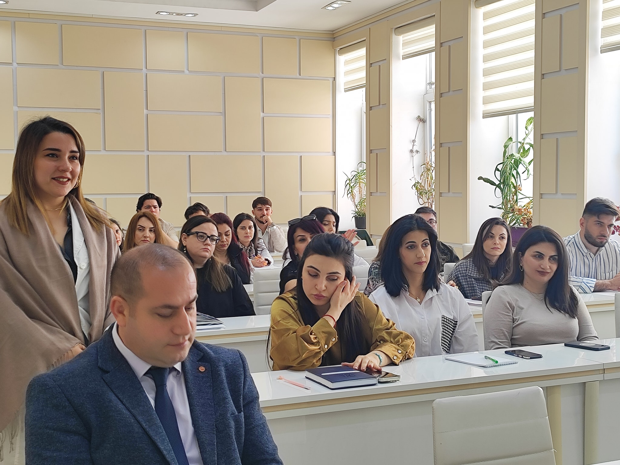 Torpaqşünaslıq və Aqrokimya İnstitutunun baş direktoru İnstitutun gənc alimləri ilə görüş keçirib