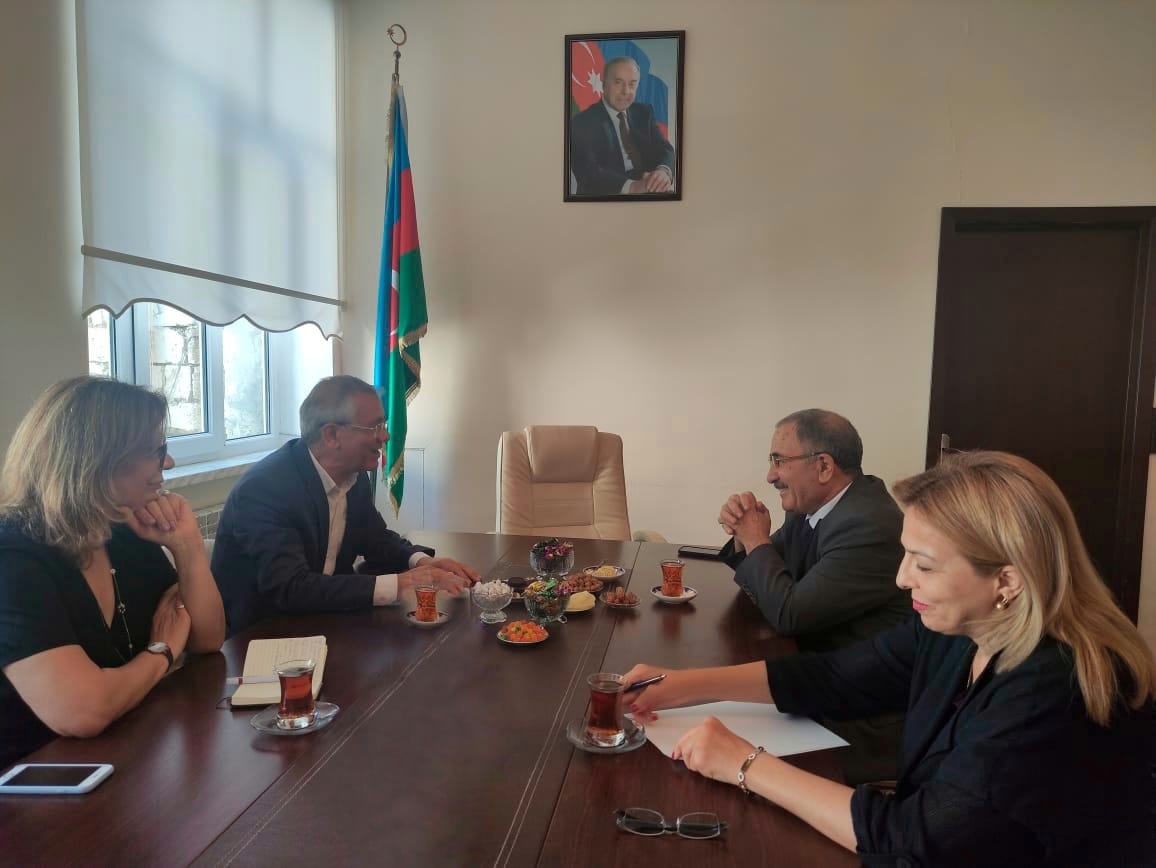 Torpaqşünaslıq və Aqrokimya İnstitutunun və Xəzər Universitetinin rəhbərlikləri  arasında görüş keçirilib