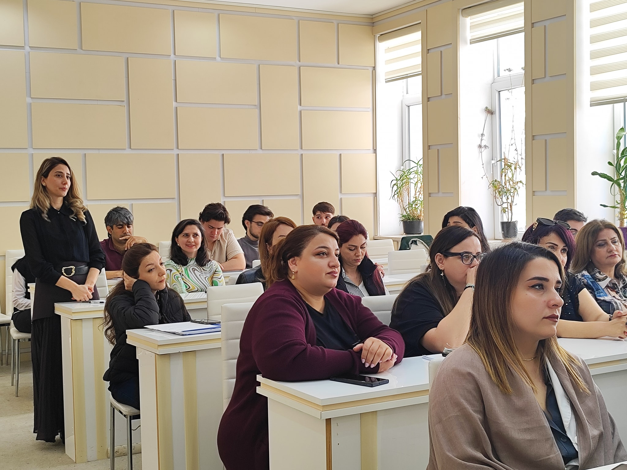 Torpaqşünaslıq və Aqrokimya İnstitutunun baş direktoru İnstitutun gənc alimləri ilə görüş keçirib